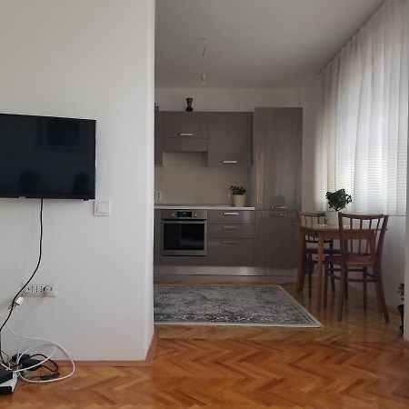Super Central & Panoramic - Leo'S Apartment Пристина Екстериор снимка