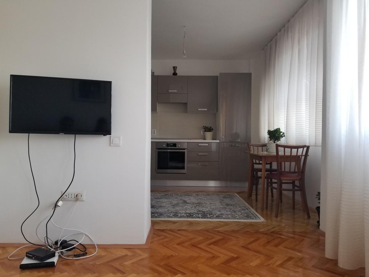 Super Central & Panoramic - Leo'S Apartment Пристина Екстериор снимка