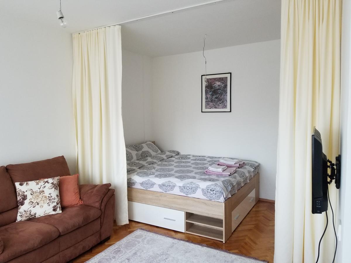 Super Central & Panoramic - Leo'S Apartment Пристина Екстериор снимка